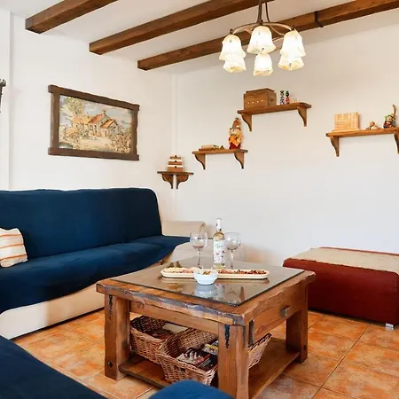 Lava Rural San Isidro (Tenerife)