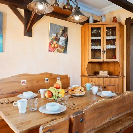 Lava Rural San Isidro (Tenerife)