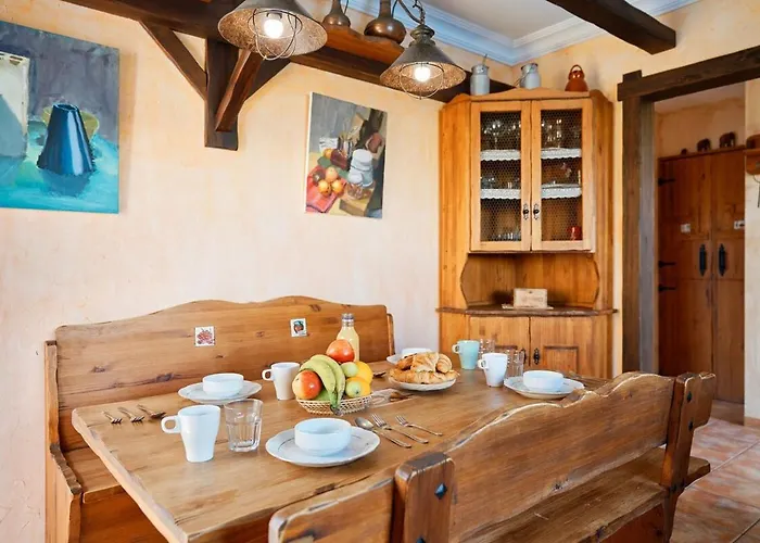 Lava Rural San Isidro (Tenerife)